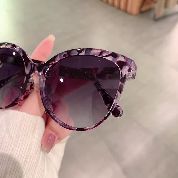 Luxe Cat-Eye Sunglasses for Women for Oversized and Stylish for Sunny Days