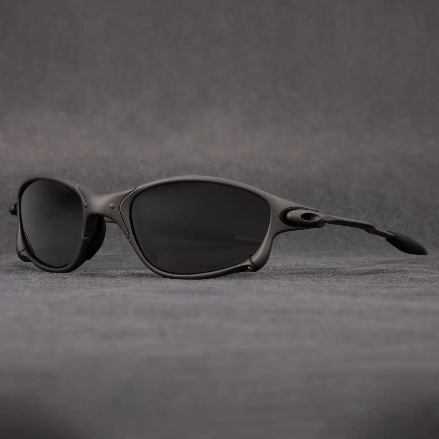 Sporty Polarised Sunglasses for Metallic Frame with Red Lenses