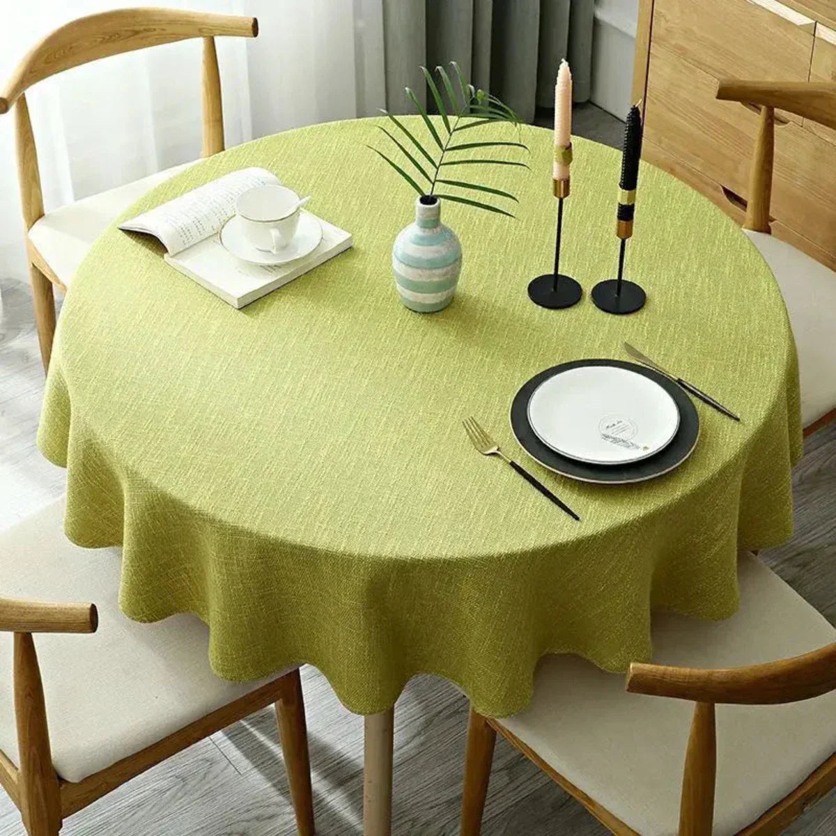 Linen Tablecloth with Woven Texture for a Stylish and Practical Table
