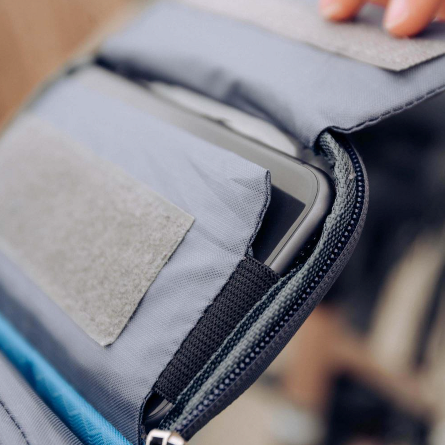 Holder with Practical Bicycle Handlebar Bag with Smartphone and Water-Resistant Material