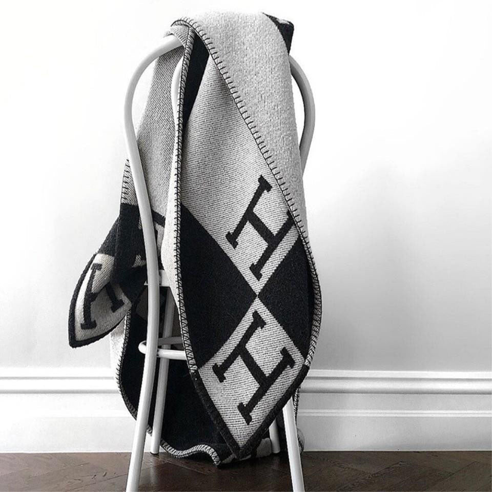 Blanket Luxe Wool-Cashmere for Elegant Warmth and Comfort