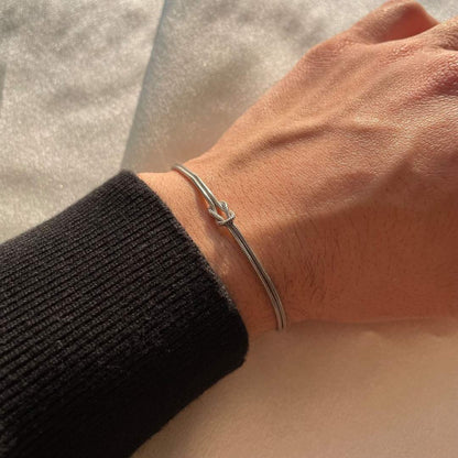 Bracelet with Elegant Knot Design for Subtle and Refined