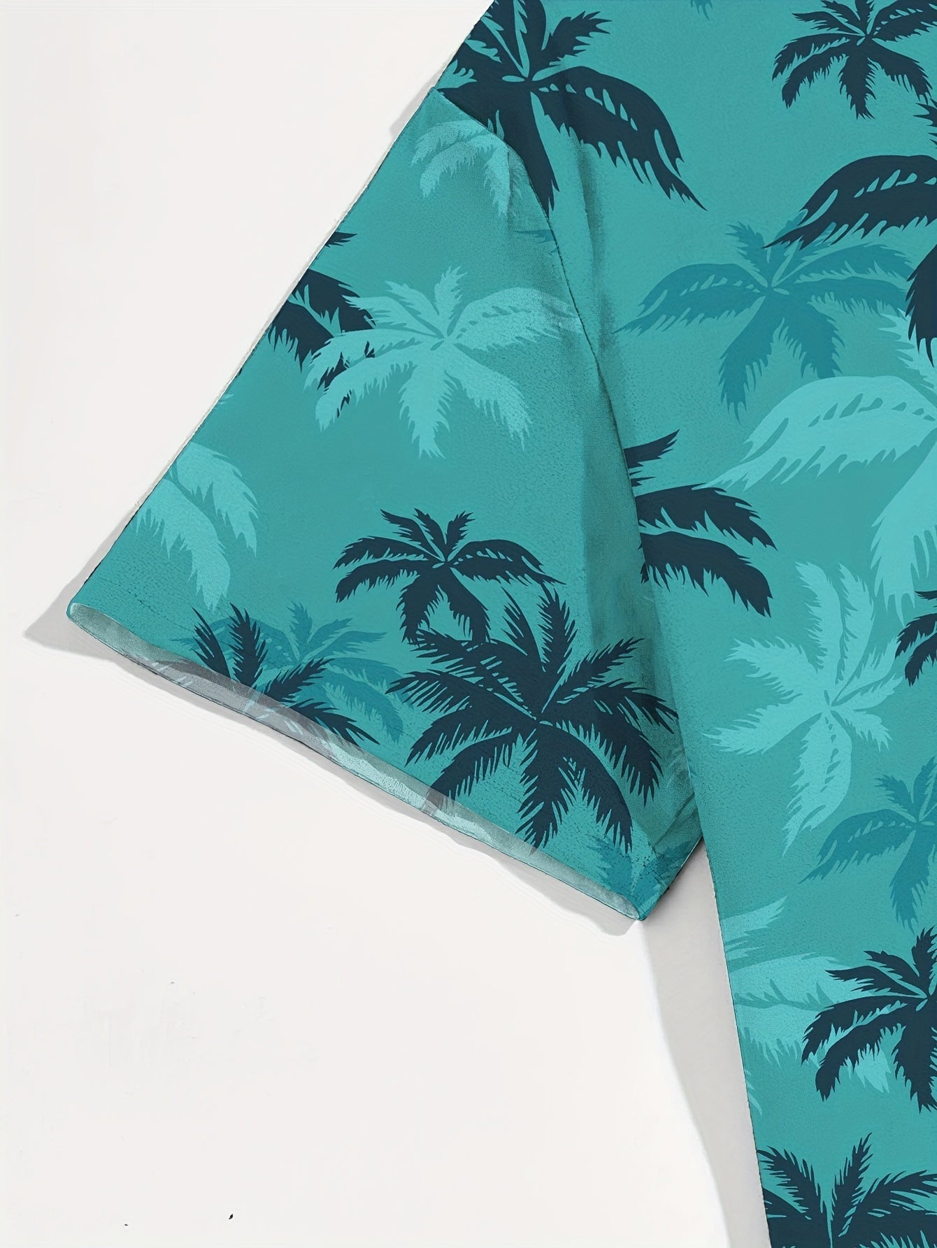 Tropical Palm Tree Print Men's Shirt with Short Sleeves and Casual Look for Summer Outings