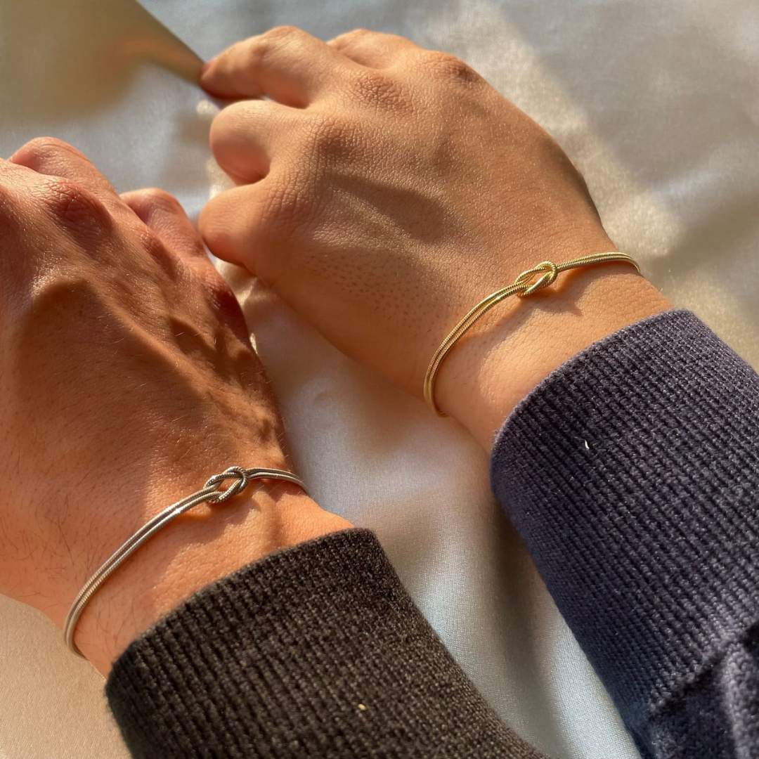 Bracelet with Elegant Knot Design for Subtle and Refined