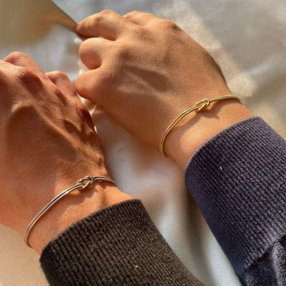 Bracelet with Elegant Knot Design for Subtle and Refined