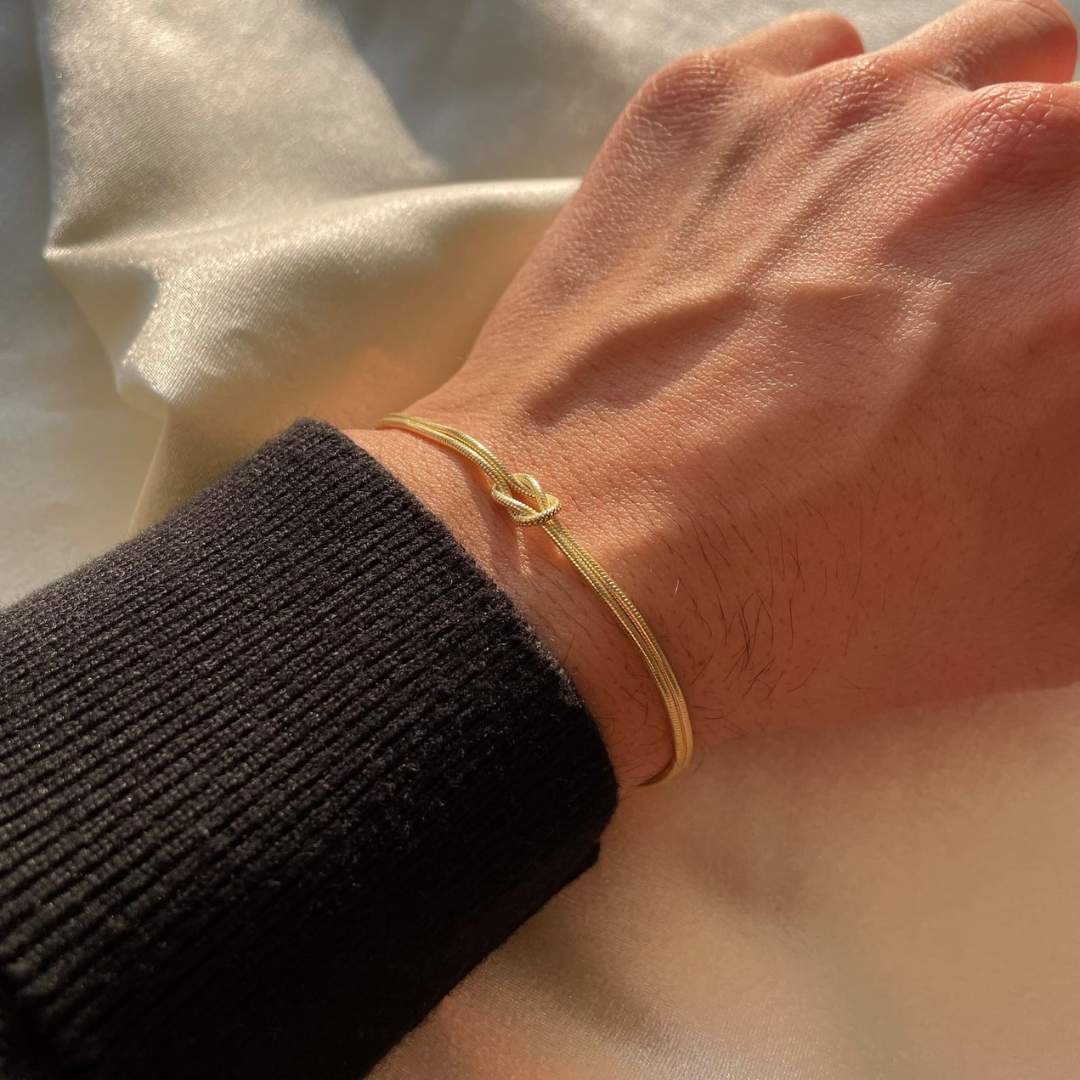Bracelet with Elegant Knot Design for Subtle and Refined