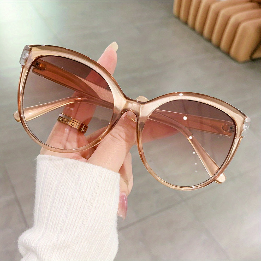Luxe Cat-Eye Sunglasses for Women for Oversized and Stylish for Sunny Days