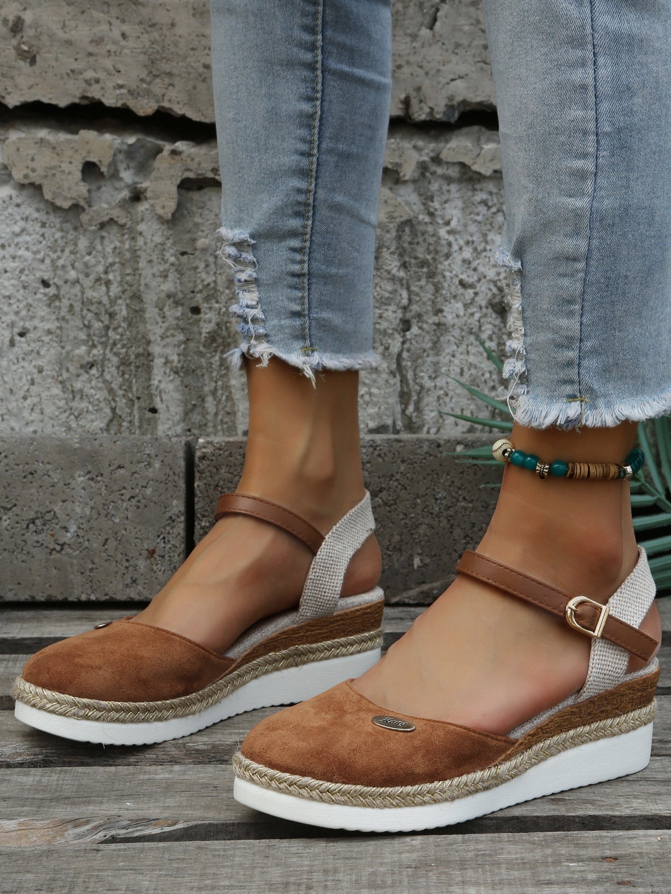 closed toe platform
