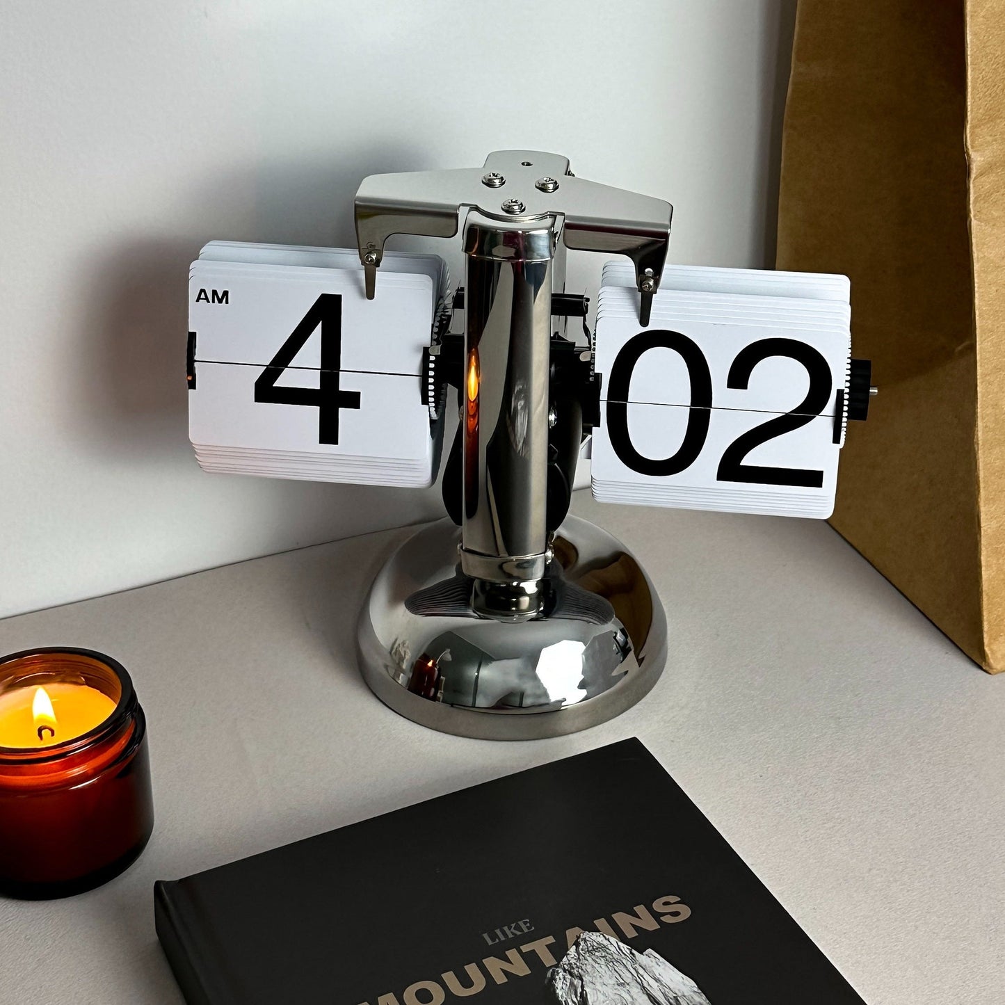 Clock with Vintage Flip Automatic Flipping Mechanism for Stylish Table Model