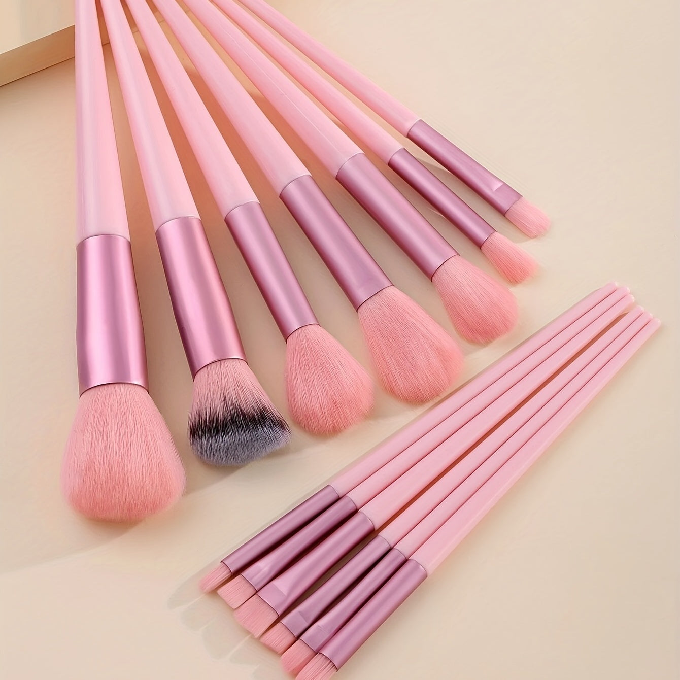 Brush with Fluffé Makeup Set for a Perfect Gift for Mother's Day