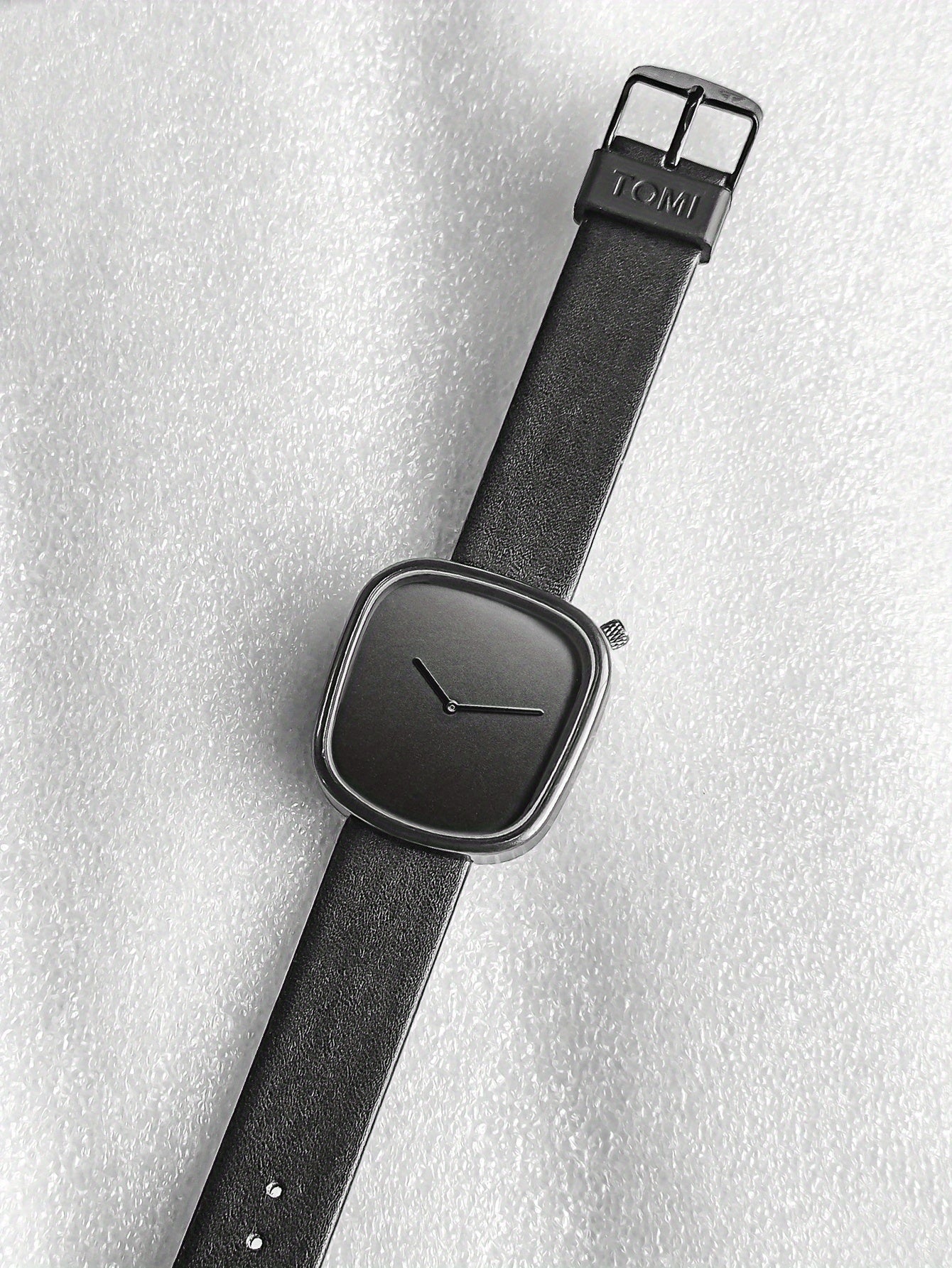 Minimalist Watch for Men with Timeless Style and Elegance