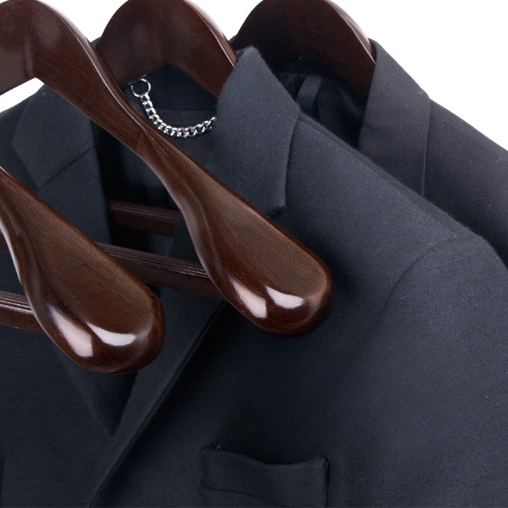 Wooden Hangers for Neatly Hanging and Maintaining the Shape of Clothes