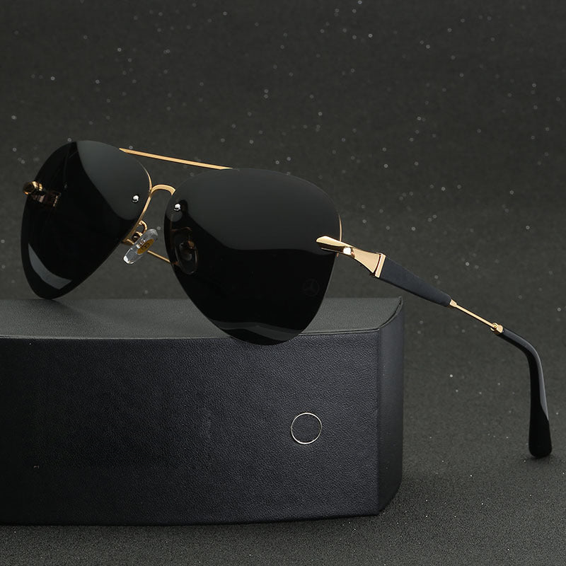 Men's Sunglasses with Polarised Lenses and Classic Pilot Design
