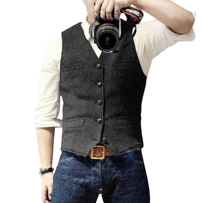 Timeless Men's Gilet with Comfortable Fit and Versatile Style