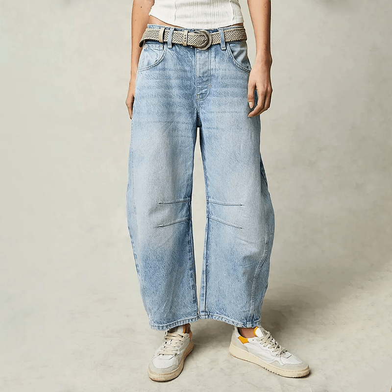 High Waist Women's Jeans with Wide Fit for a Comfortable Modern Look