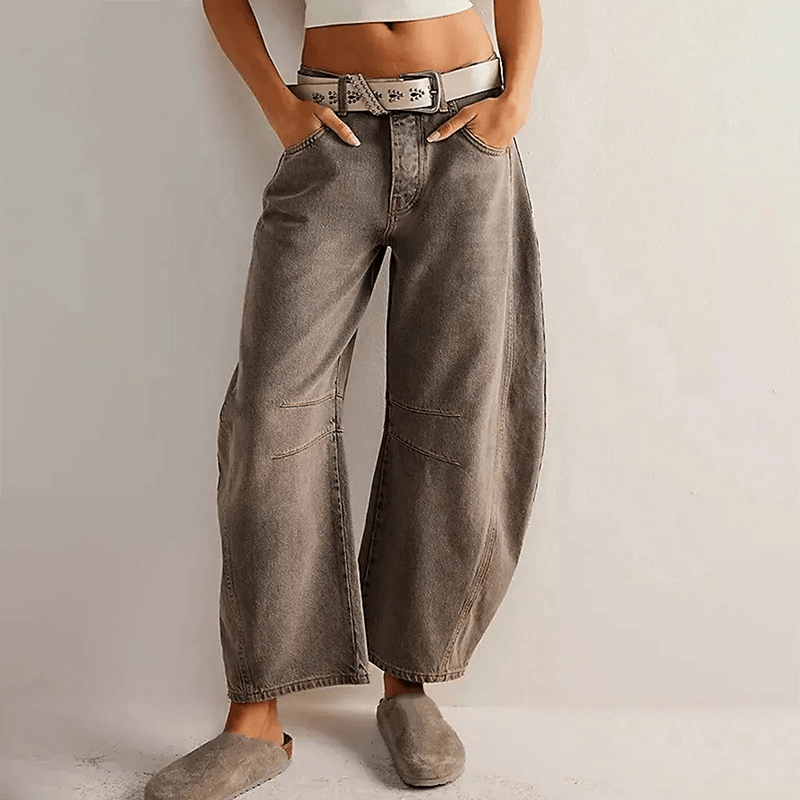 High Waist Women's Jeans with Wide Fit for a Comfortable Modern Look