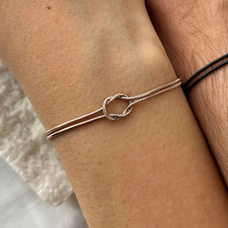 Bracelet with Elegant Knot Design for Subtle and Refined