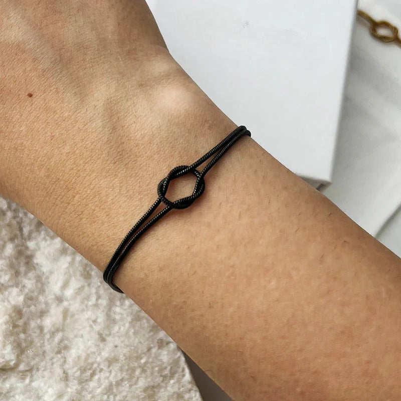 Bracelet with Elegant Knot Design for Subtle and Refined
