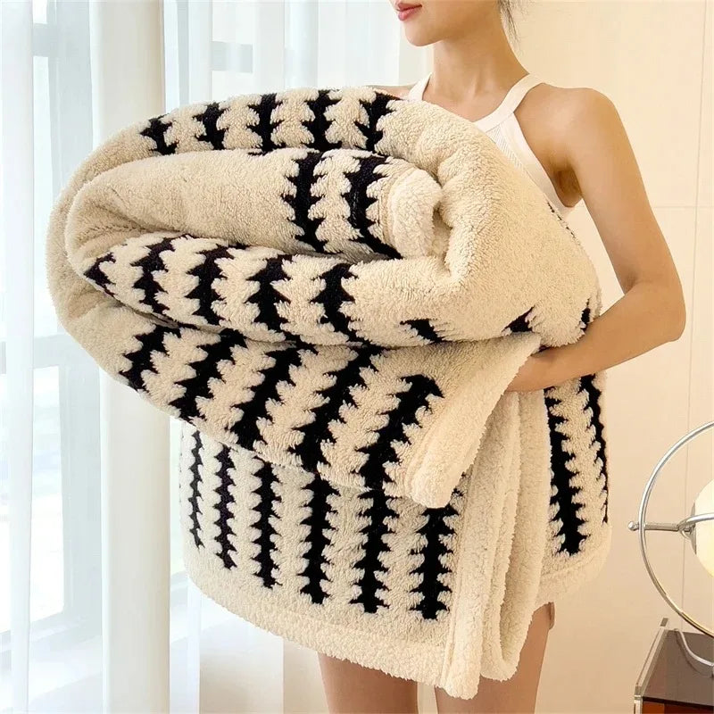 Reversible Throw with Geometric Pattern and Sherpa Fleece for Soft, Warm and Decorative