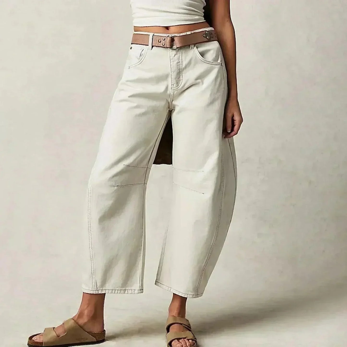 High Waist Women's Jeans with Wide Fit for a Comfortable Modern Look