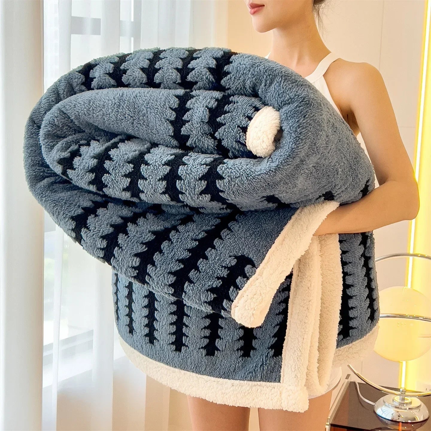 Reversible Throw with Geometric Pattern and Sherpa Fleece for Soft, Warm and Decorative