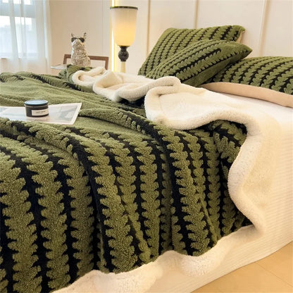 Reversible Throw with Geometric Pattern and Sherpa Fleece for Soft, Warm and Decorative
