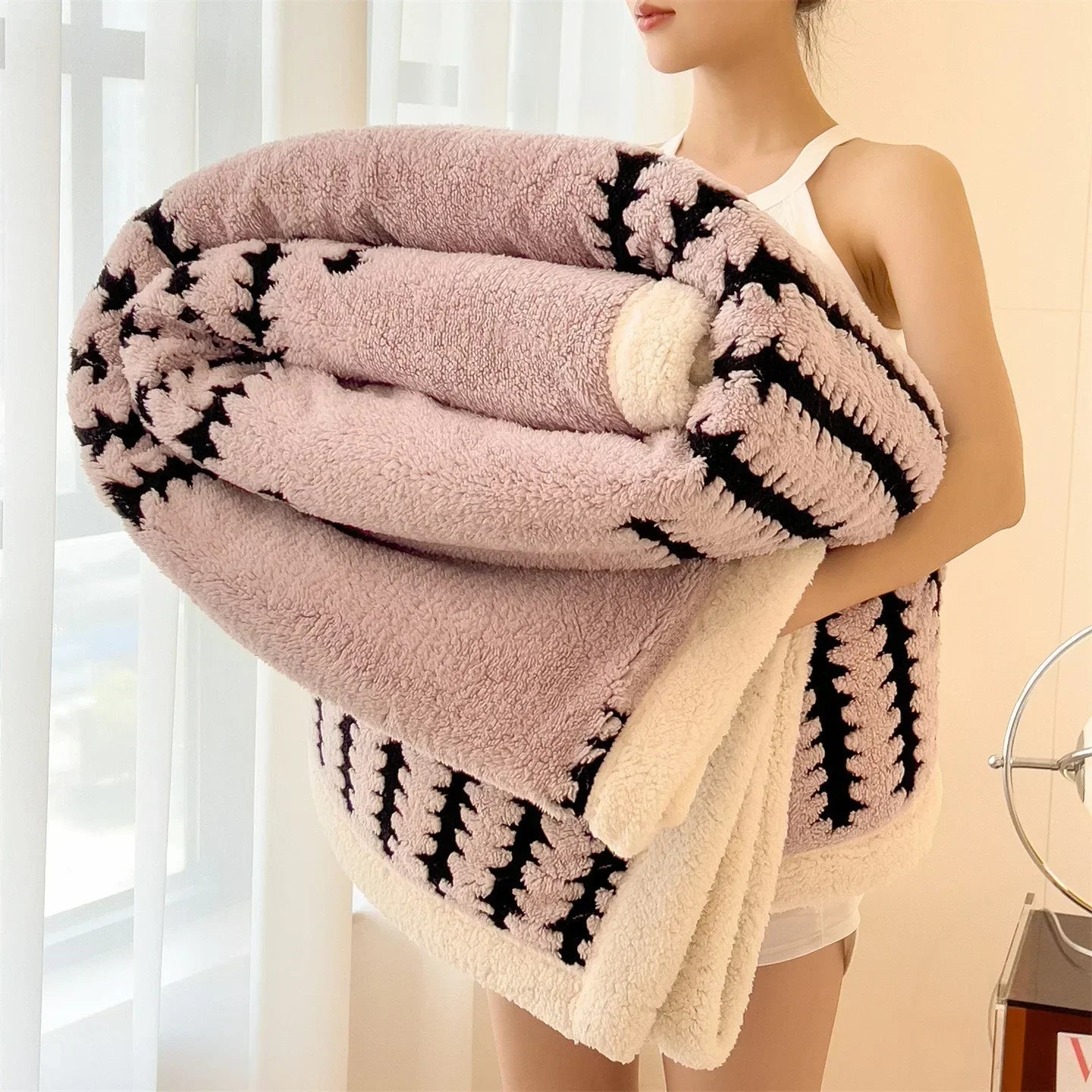 Reversible Throw with Geometric Pattern and Sherpa Fleece for Soft, Warm and Decorative