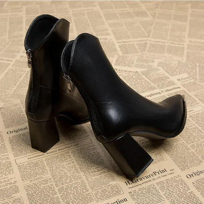 Boots in Imitation Leather with Chrome Toe for Elegant and Striking