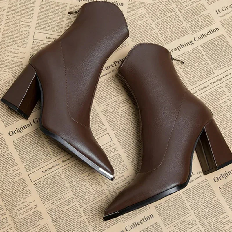 Boots in Imitation Leather with Chrome Toe for Elegant and Striking