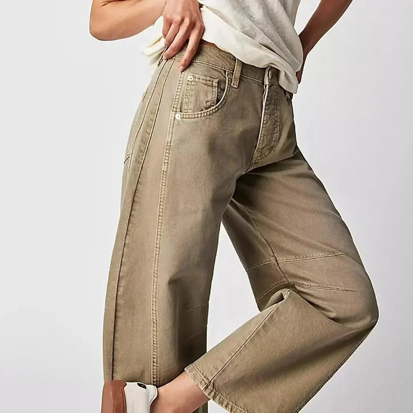 High Waist Women's Jeans with Wide Fit for a Comfortable Modern Look