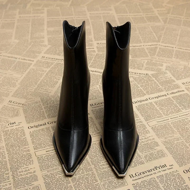 Boots in Imitation Leather with Chrome Toe for Elegant and Striking