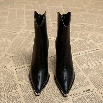 Boots in Imitation Leather with Chrome Toe for Elegant and Striking