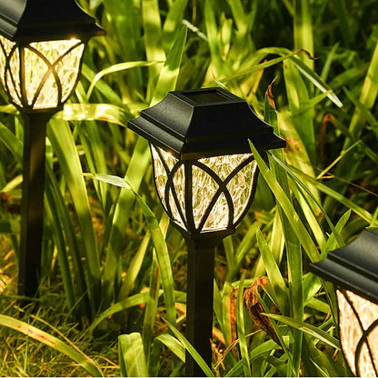 Solar Garden Lamps with Lantern Design for Atmospheric and Energy-Efficient Outdoor Lighting
