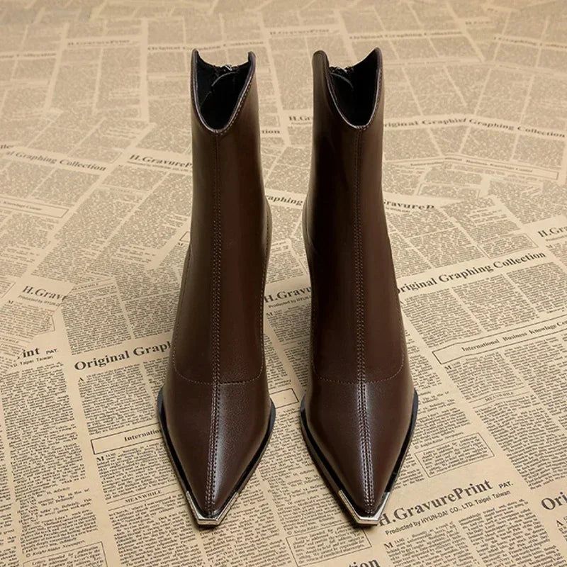 Boots in Imitation Leather with Chrome Toe for Elegant and Striking