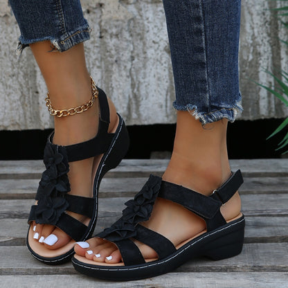 Sandals with Ladies' Comfortable Flower Details for Elegant Summer Looks