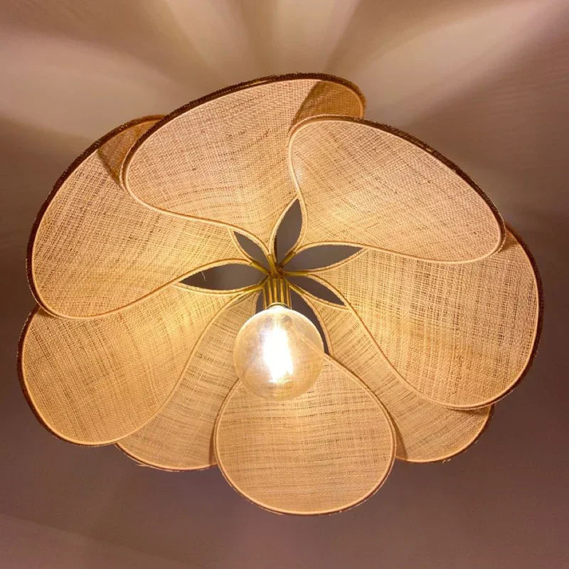 Pendant Light Flower-Shaped with Natural Design and Atmospheric Lighting