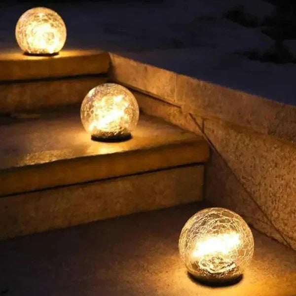 Solar Garden Lamp with Cracked Glass Effect for Atmospheric Outdoor Lighting