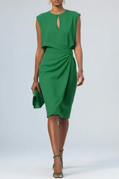 Elegant Midi Dress with Keyhole Neckline and Pleated Waist