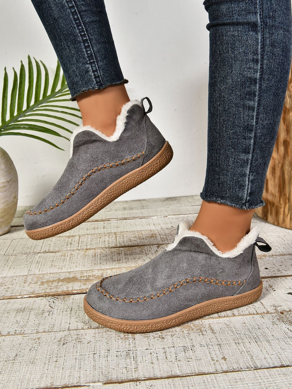Comfortable Slippers for Women with Warm Lining and Slip-on Design