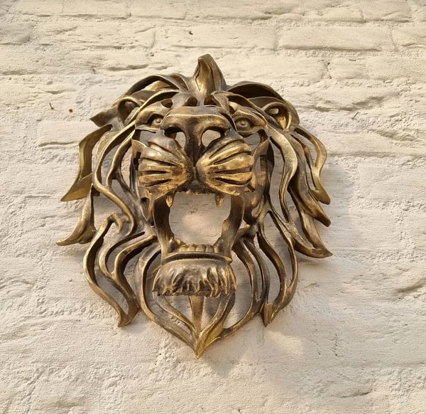 Metal Lion Head Wall Decoration for Elegant and Strong