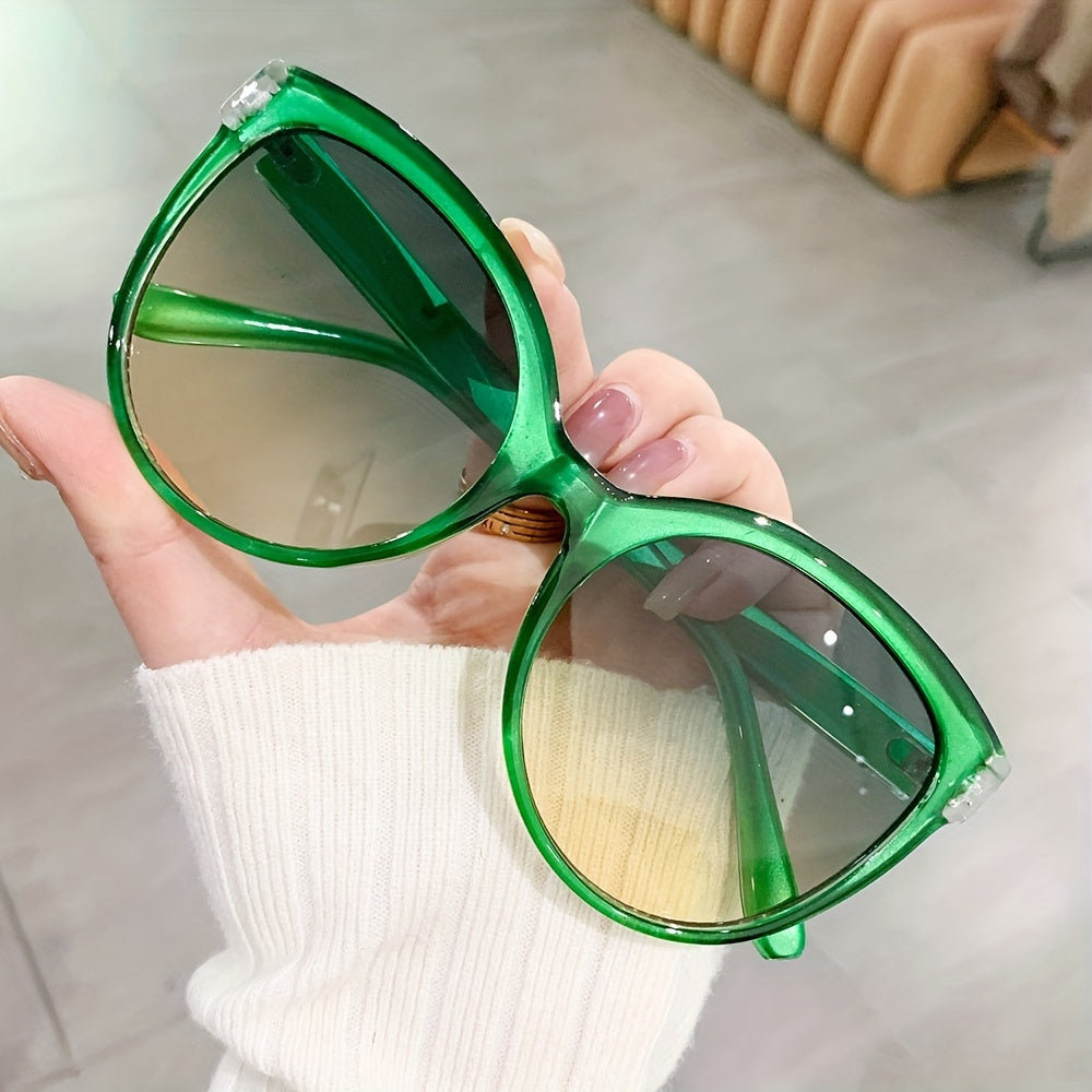 Luxe Cat-Eye Sunglasses for Women for Oversized and Stylish for Sunny Days