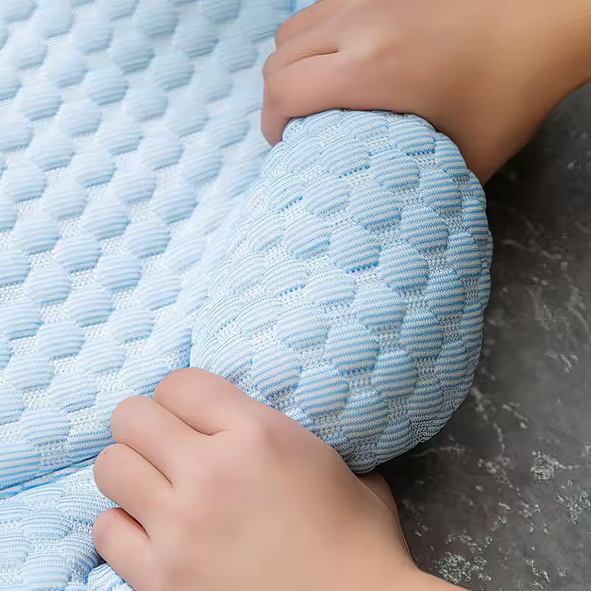 Dog with Cooling Bed with Temperature Regulation and Non-Slip for Summer Days