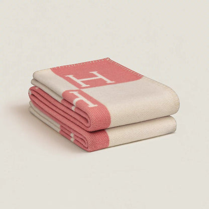 Blanket Luxe Wool-Cashmere for Elegant Warmth and Comfort