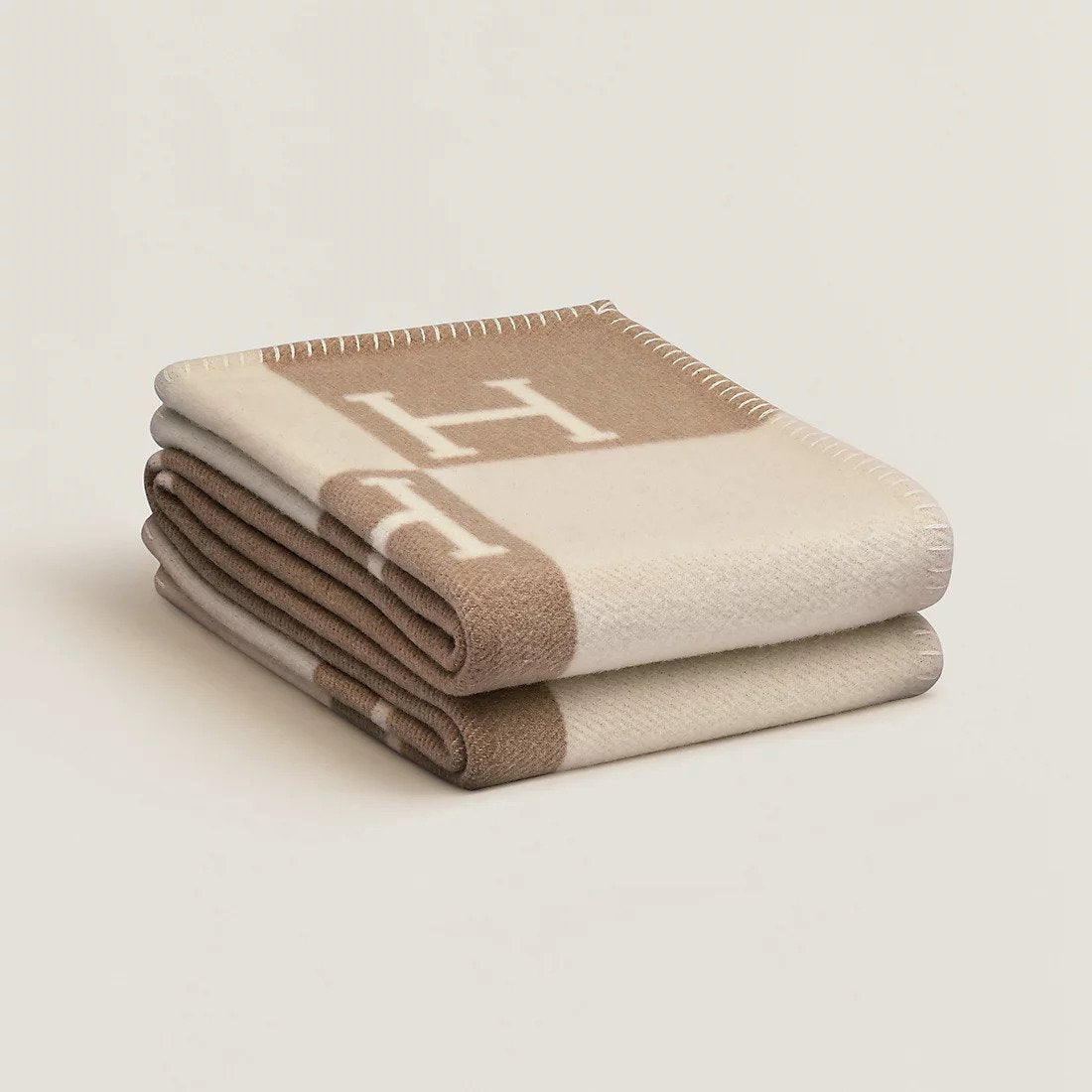 Blanket Luxe Wool-Cashmere for Elegant Warmth and Comfort
