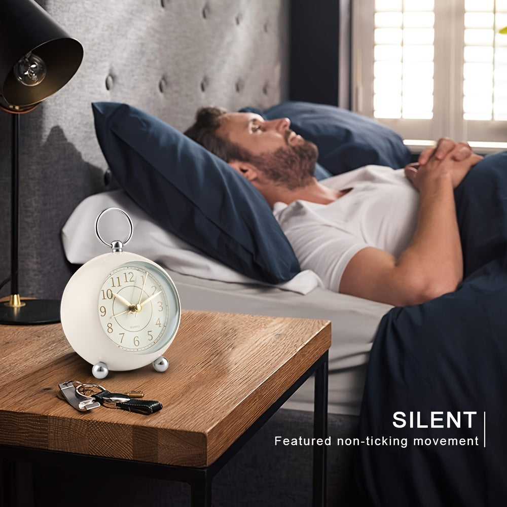 Night Light Vintage Analogue Alarm Clock with for Quiet and Clearly Readable