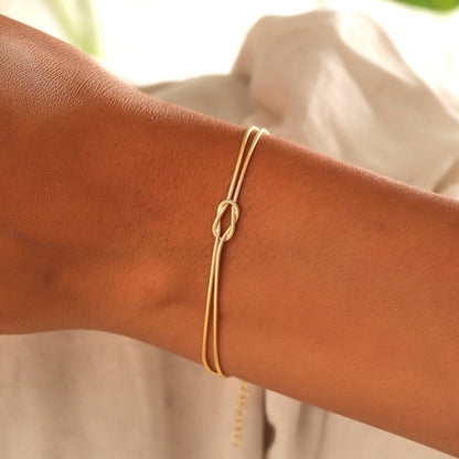 Bracelet with Elegant Knot Design for Subtle and Refined