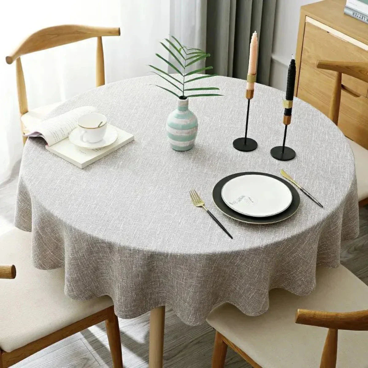 Linen Tablecloth with Woven Texture for a Stylish and Practical Table