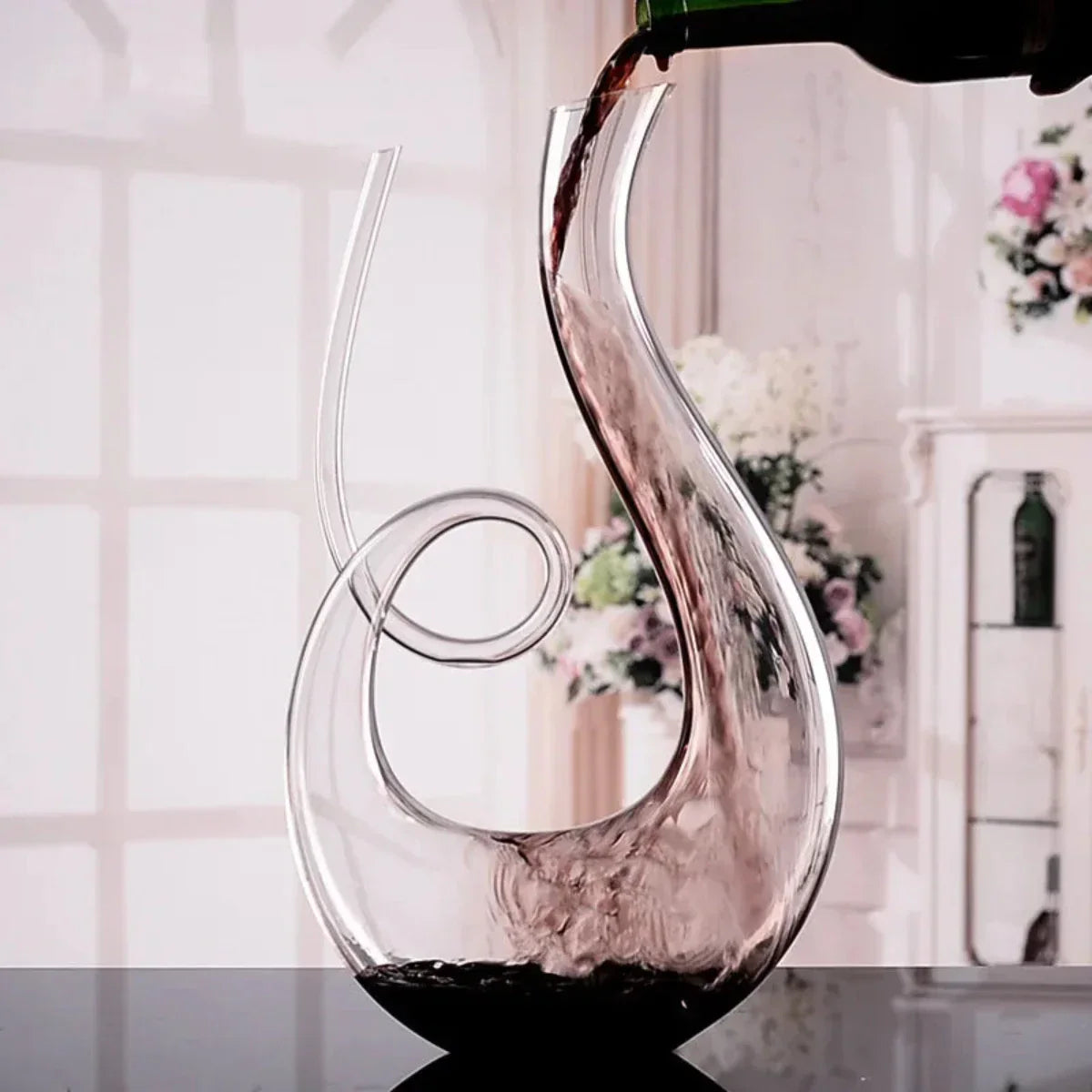 Elegant Wine Decanter with Swirl Design Made of Lead-Free Crystal for Perfect Serving
