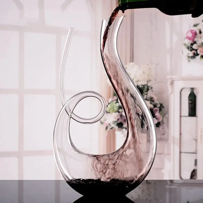 Elegant Wine Decanter with Swirl Design Made of Lead-Free Crystal for Perfect Serving