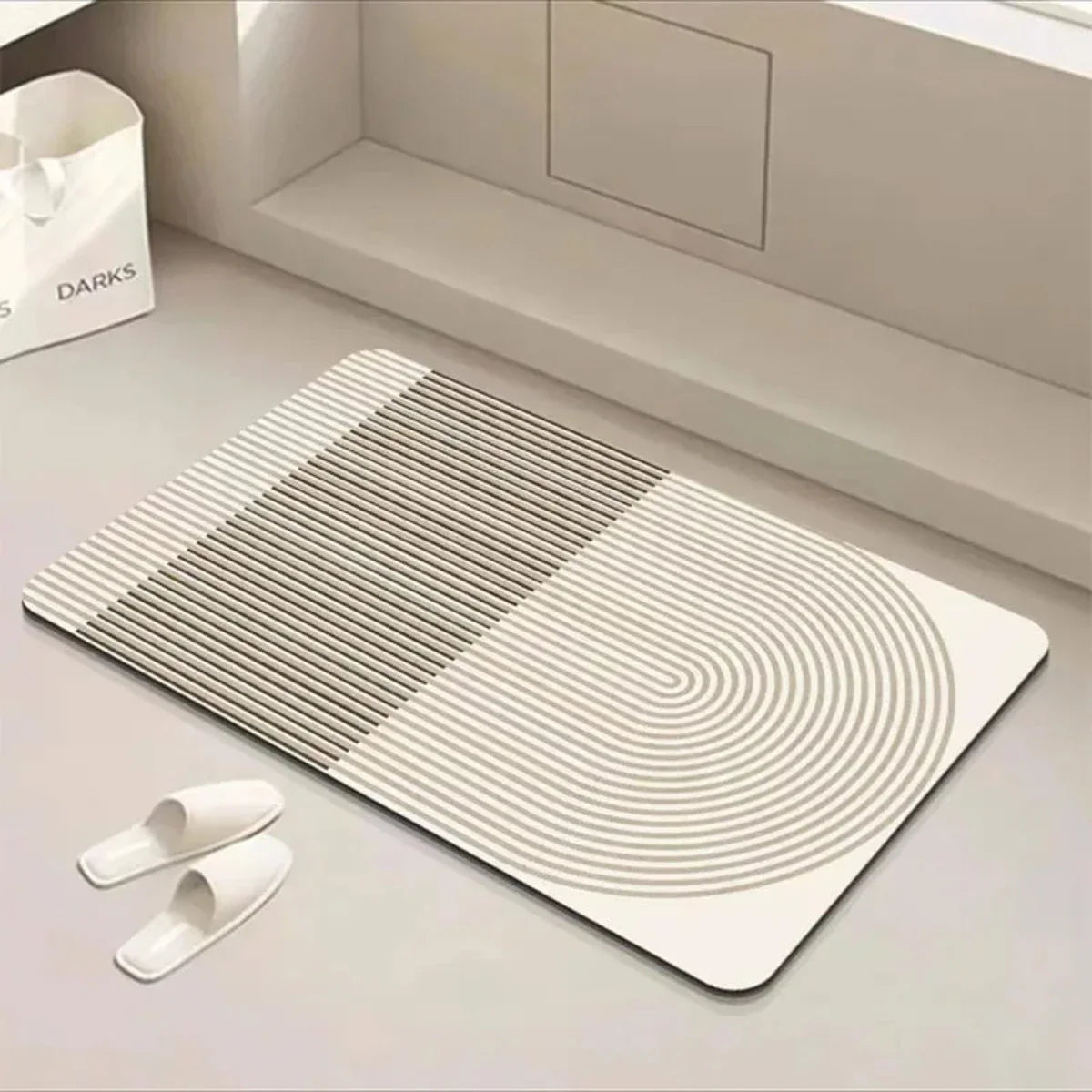 Mat with Quick-Drying Bath Non-Slip Backing for a Safe Bathroom
